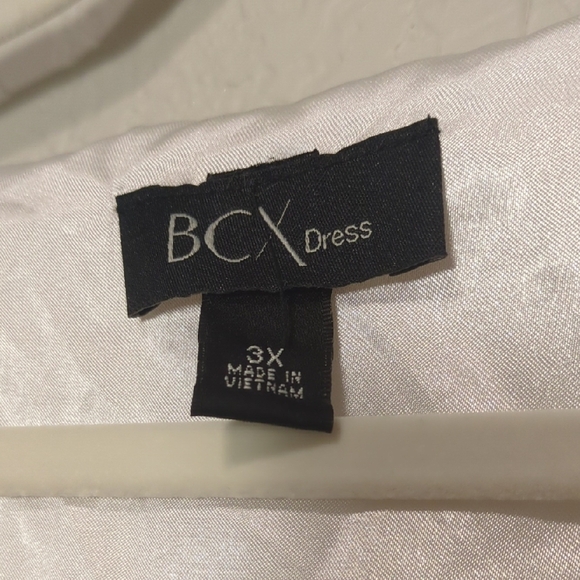 BCX Ivory Faux Fur Wrap - Picture 3 of 6
